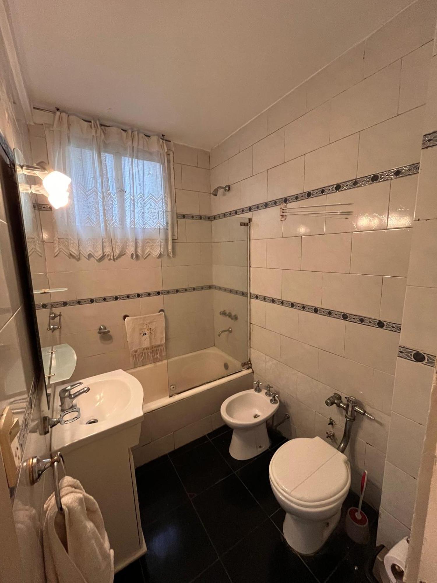 Amplio Apartamento Frente Al Teatro Colon Buenos Aires