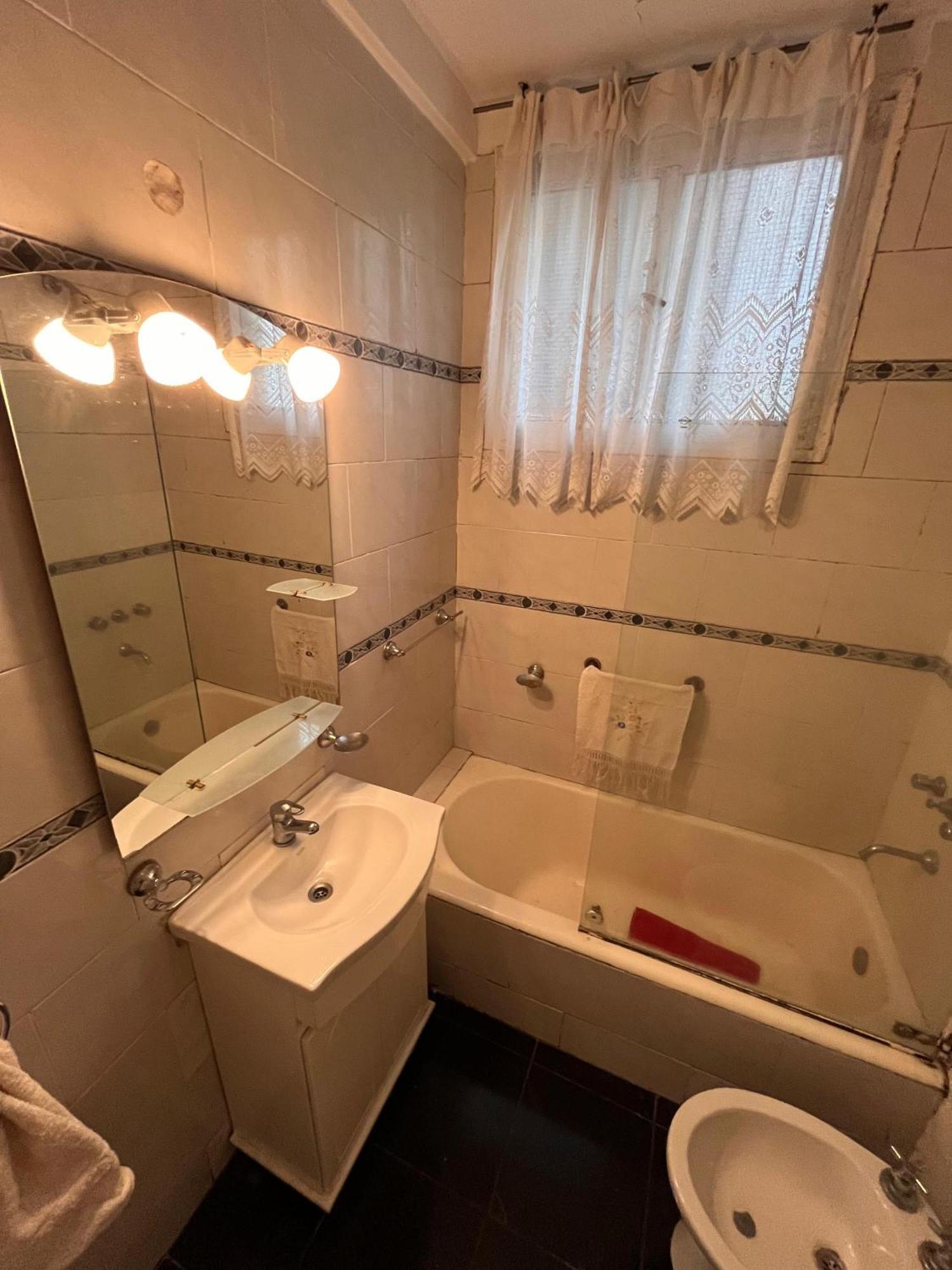 Amplio Apartamento Frente Al Teatro Colon Buenos Aires